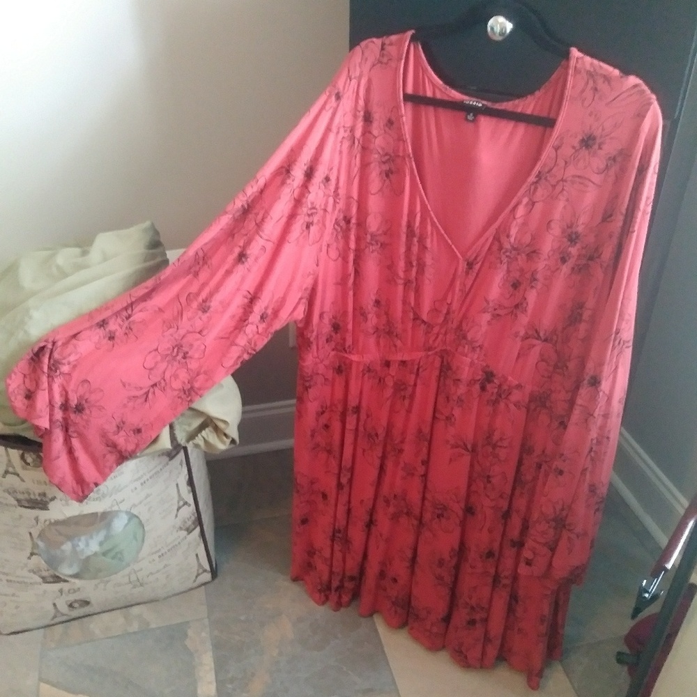 Torrid 6x bellsleeve swing dress